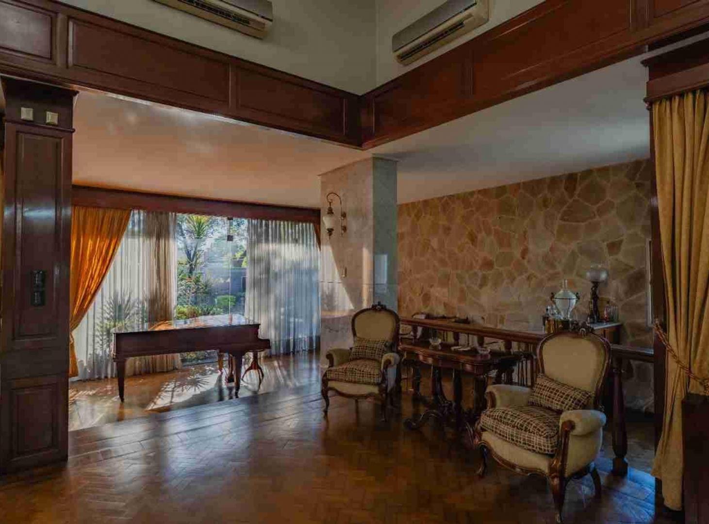Foto de VENTA CASA DE CATEGORIA AVENIDA MATE DE LUNA 3050, imagen 1
