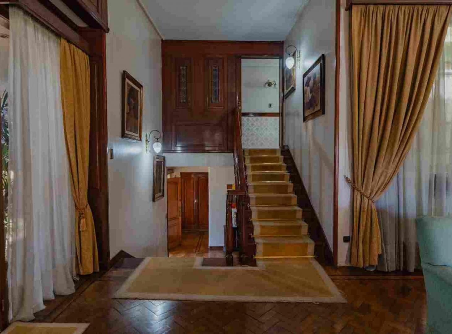 Foto de VENTA CASA DE CATEGORIA AVENIDA MATE DE LUNA 3050, imagen 1