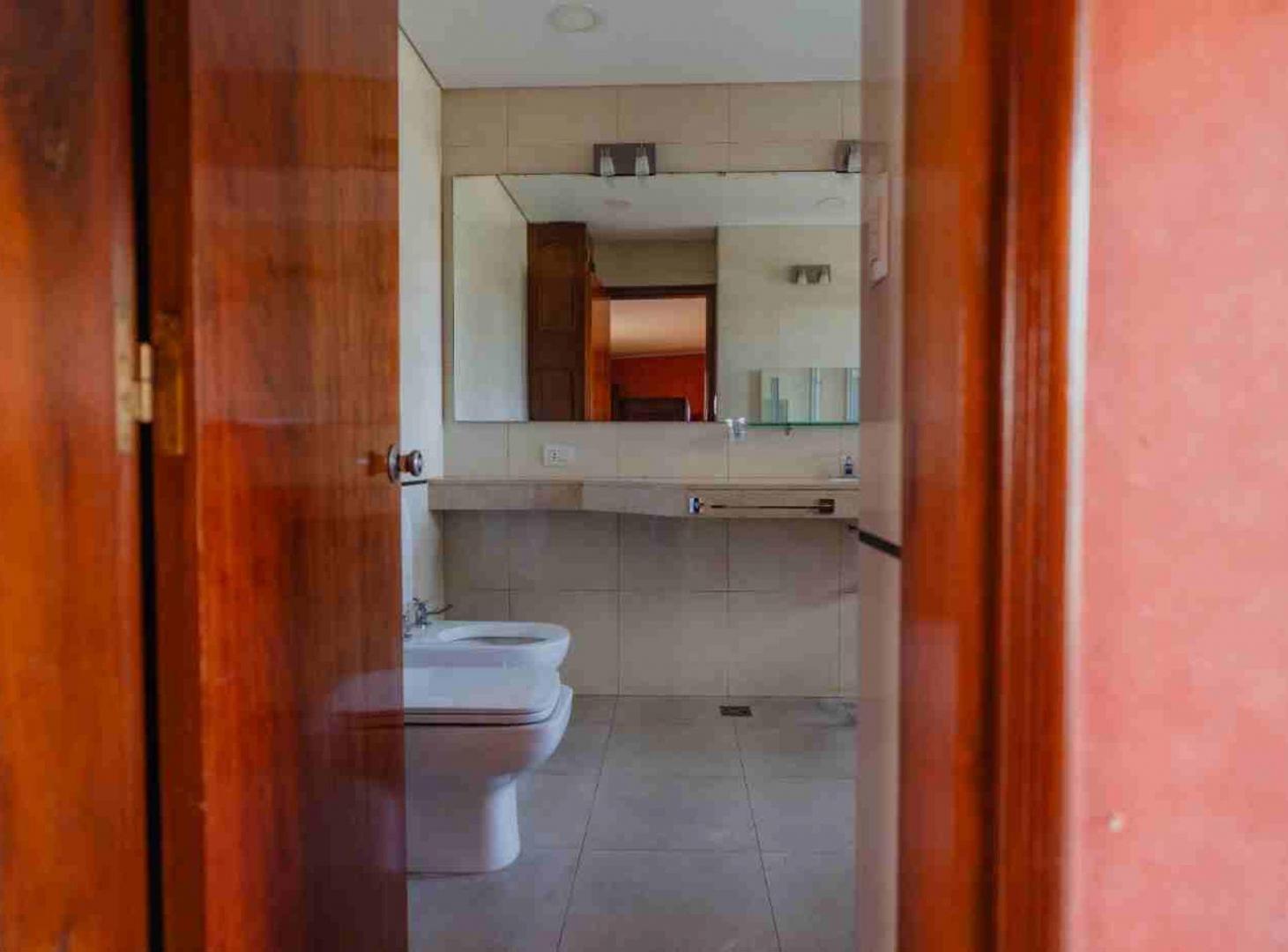 Foto de VENTA CASA DE CATEGORIA AVENIDA MATE DE LUNA 3050, imagen 2