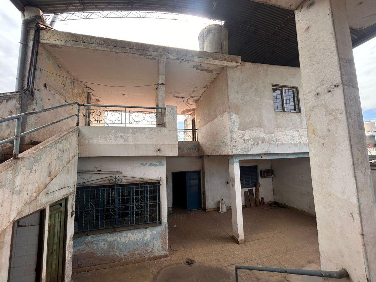 Foto de VENDO CASA SOBRE AV ROCA CASI ESQUINA ALEM, imagen 2