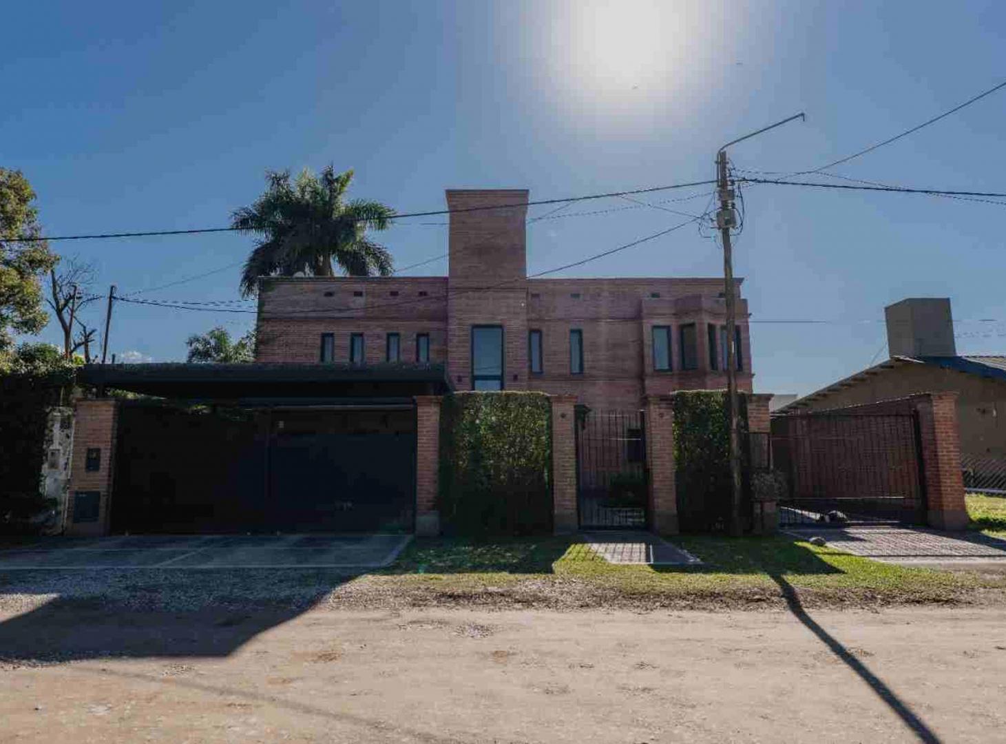 Foto de Venta Casa 4 Dormitorios con Pileta Yerba Buena, imagen 2