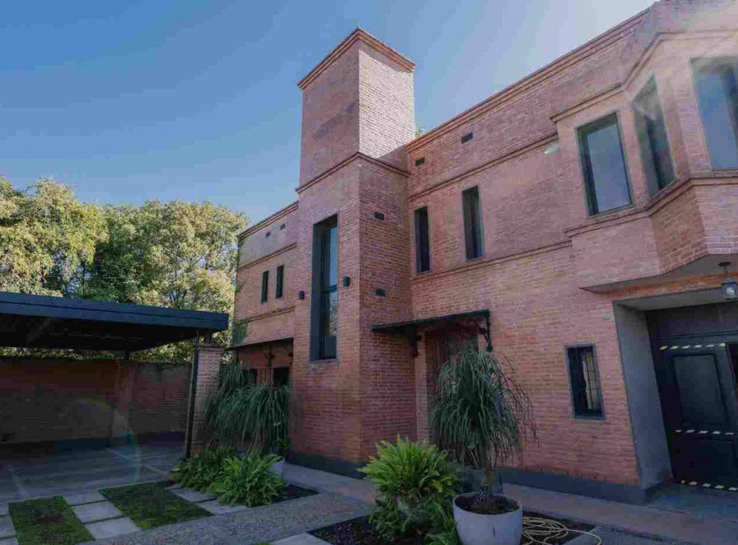 Foto de Venta Casa 4 Dormitorios con Pileta Yerba Buena, imagen 1