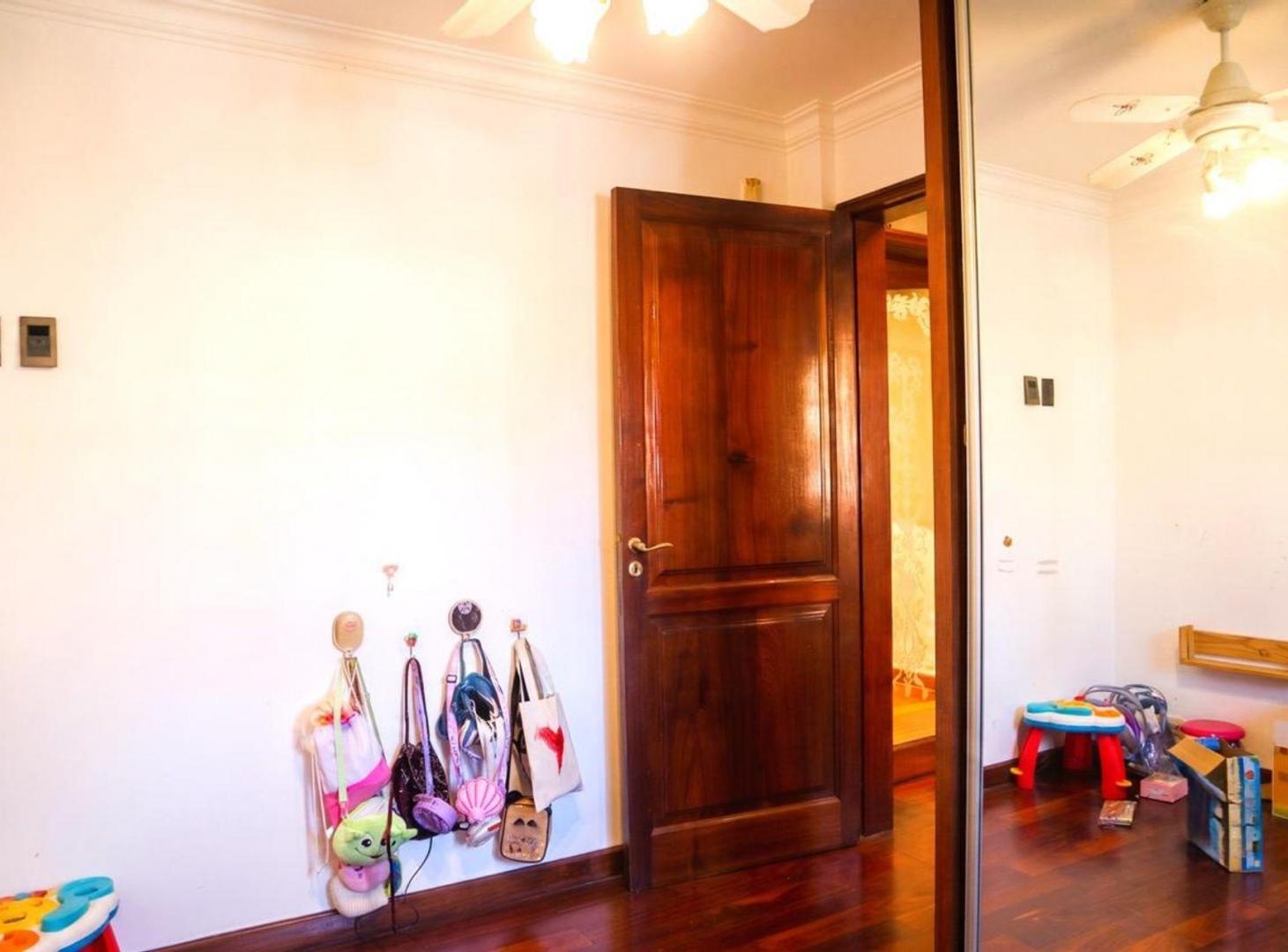 Foto de VENTA CASA 4 DORMITORIOS BEVERLY HILLS SMT, imagen 2