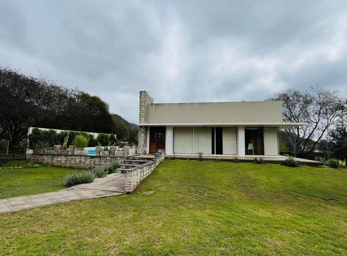 Foto de VENTA DE CASA BOUTIQUE (AMOBLADA) C/PILETA EN RACO, imagen 1