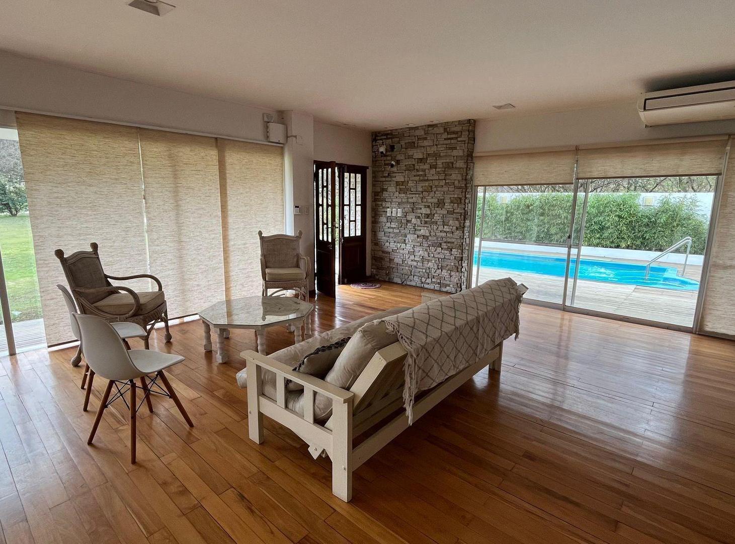 Foto de VENTA DE CASA BOUTIQUE (AMOBLADA) C/PILETA EN RACO, imagen 5