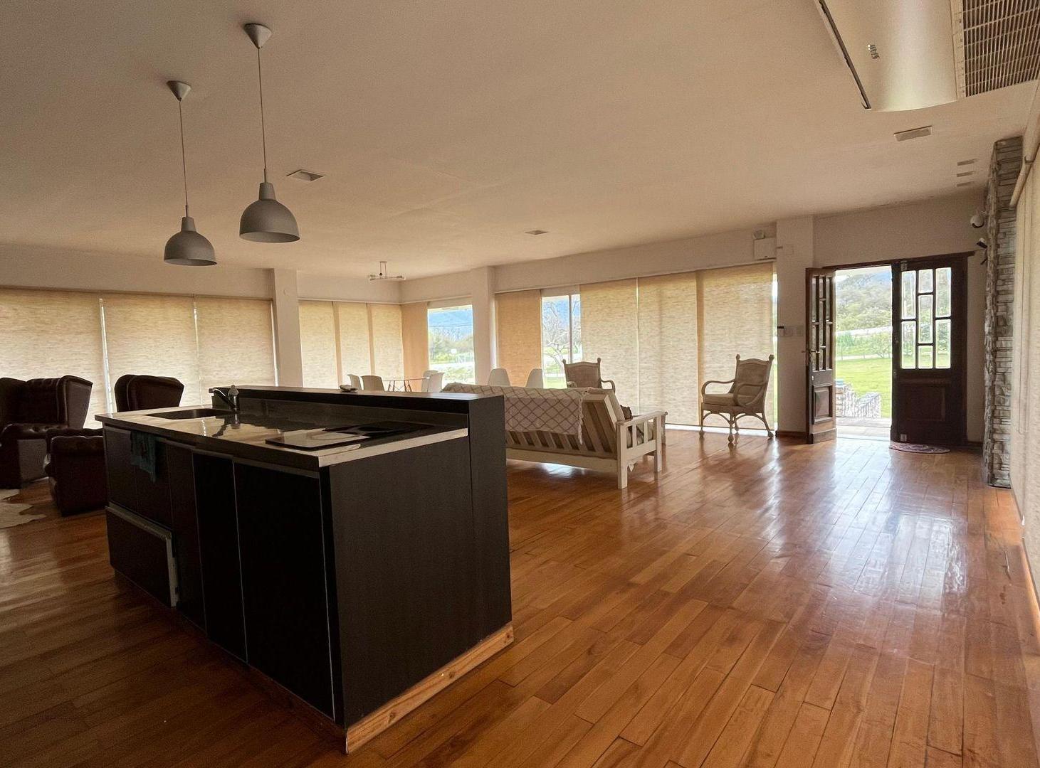 Foto de VENTA DE CASA BOUTIQUE (AMOBLADA) C/PILETA EN RACO, imagen 2
