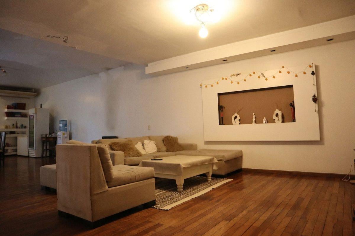 Foto de VENTA CASA EN YERBA BUENA- 4 DORM- 3 BAÑOS- PILETA, imagen 2