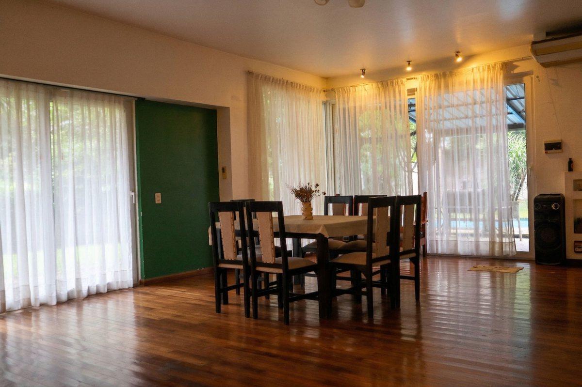 Foto de VENTA CASA EN YERBA BUENA- 4 DORM- 3 BAÑOS- PILETA, imagen 5