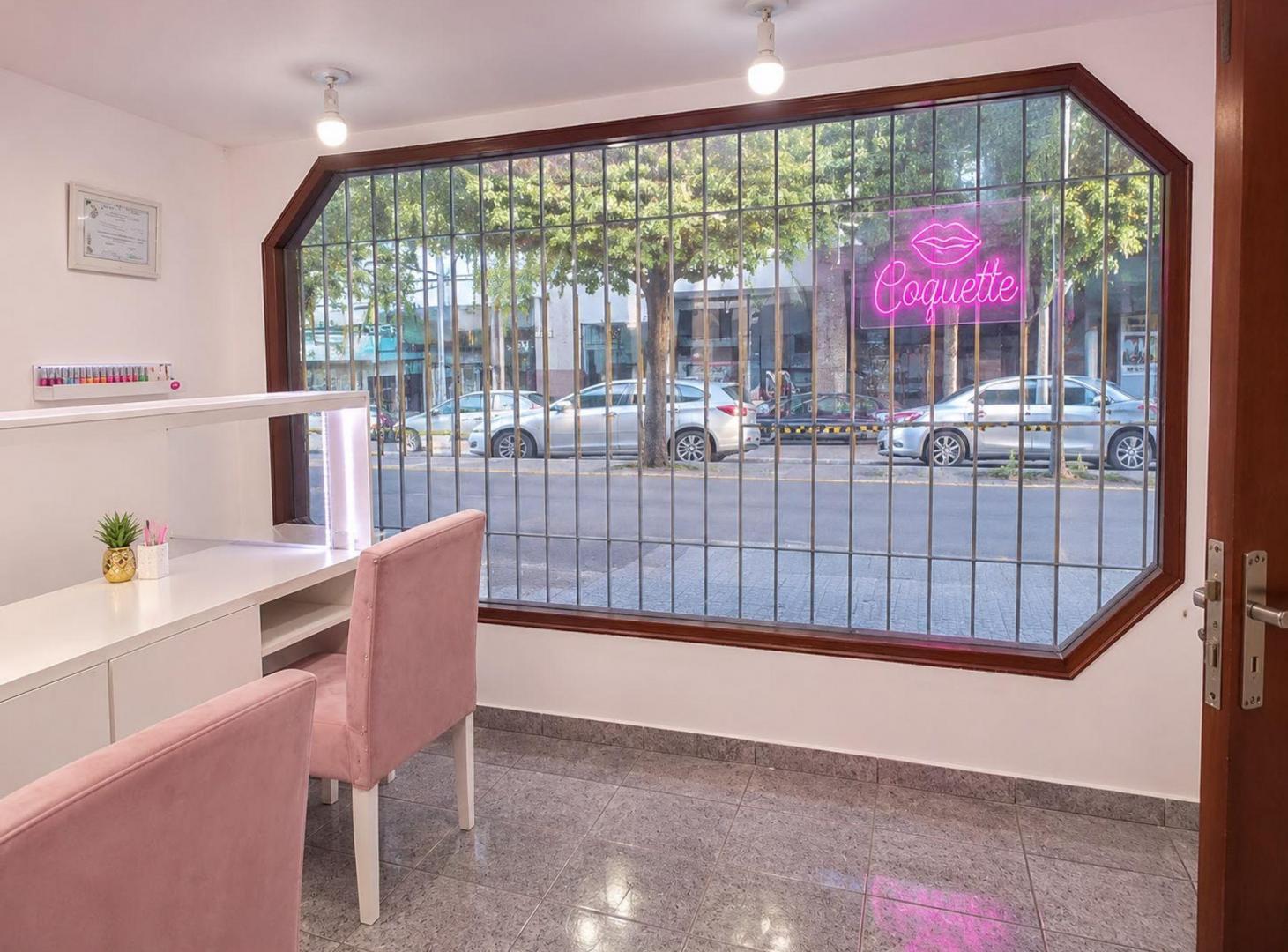 Foto de VENTA LOCAL COMERCIAL BARRIO NORTE CON BAULERA, imagen 1