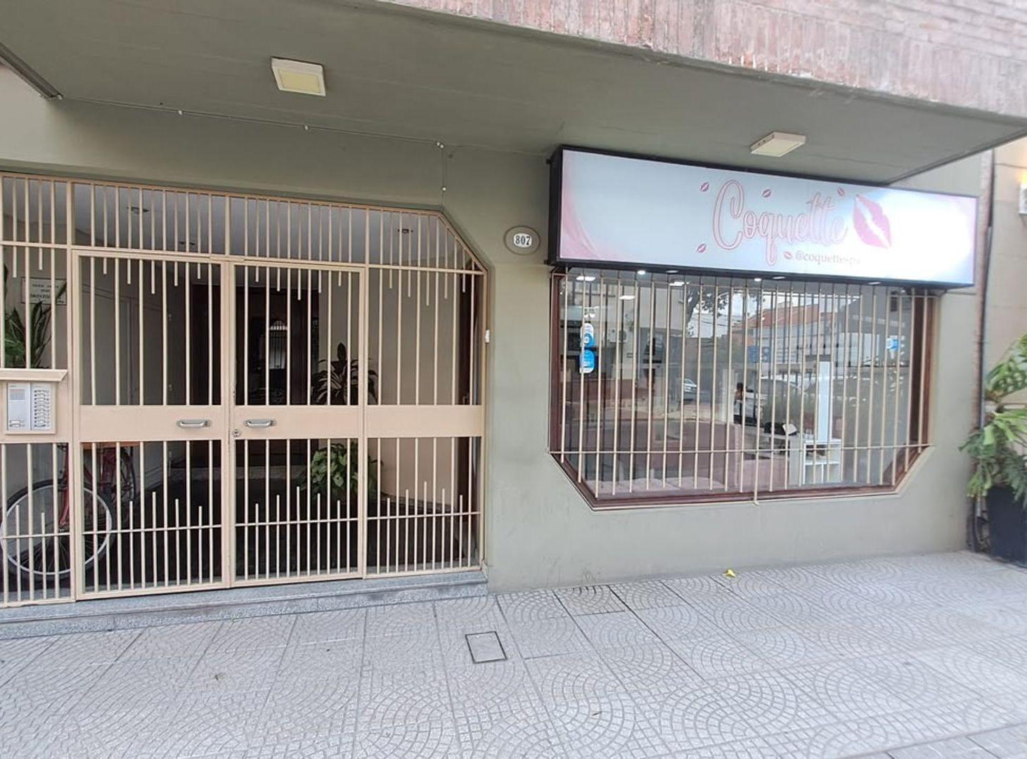 Foto de VENTA LOCAL COMERCIAL BARRIO NORTE CON BAULERA, imagen 2