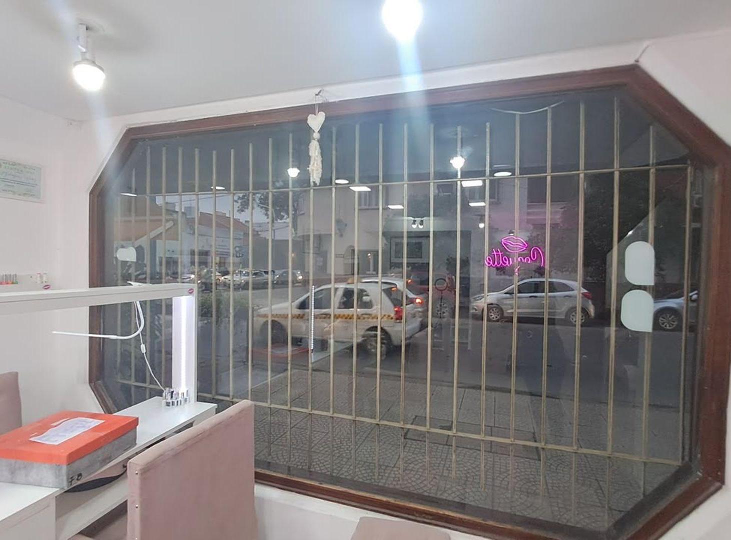 Foto de VENTA LOCAL COMERCIAL BARRIO NORTE CON BAULERA, imagen 4