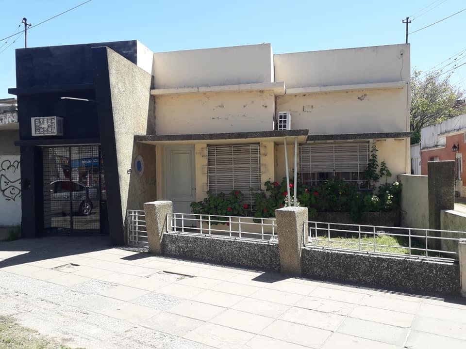 Foto de Se vende propiedad + Local. Con gran lote sobre Avenida Lujan, imagen 3