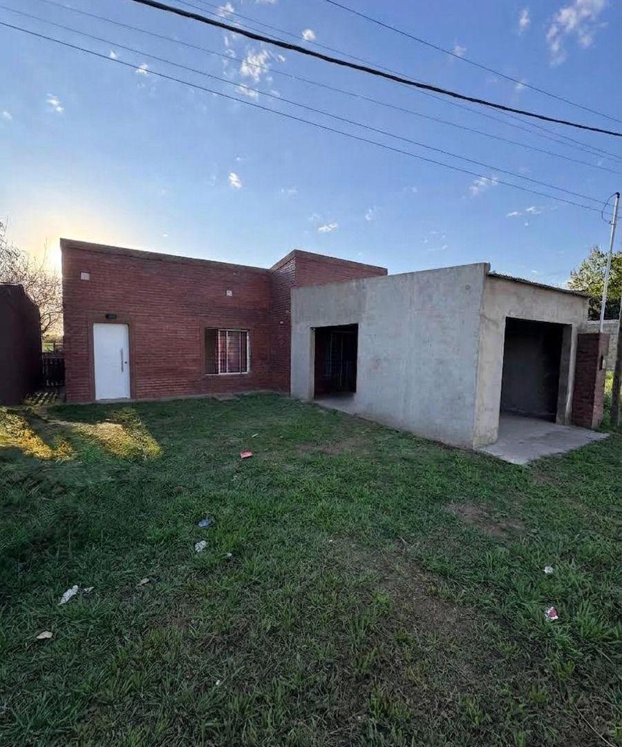 Foto de SE VENDE CASA EN CALLE 27 N°2918 - SAUCE VIEJO, imagen 2