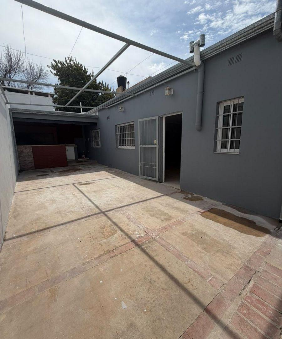 Foto de SE VENDE LOCAL COMERCIAL CON DEPARTAMENTO - NECOCHEA 2074, SANTO TOME, imagen 3