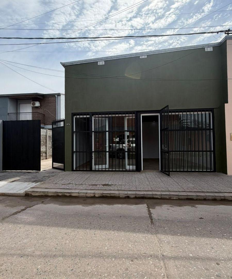 Foto de SE VENDE LOCAL COMERCIAL CON DEPARTAMENTO - NECOCHEA 2074, SANTO TOME, imagen 2