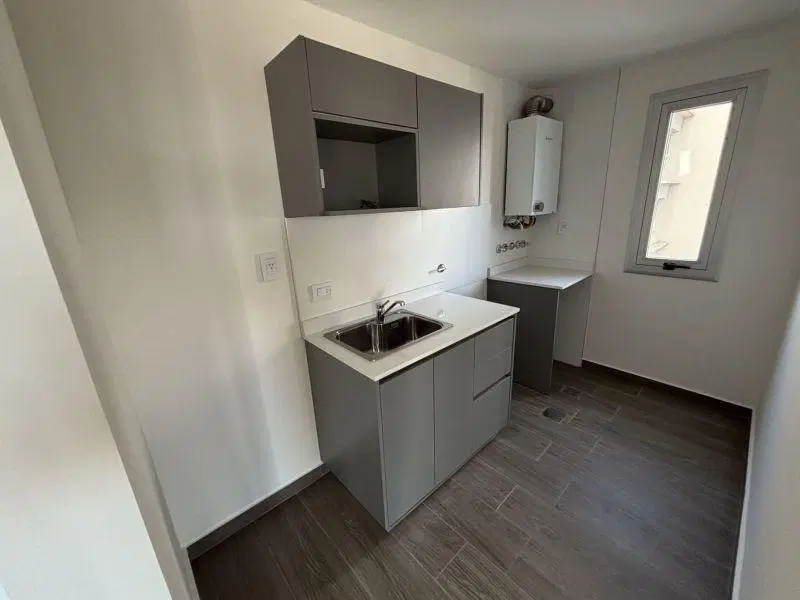 Boulevard Pellegrini 2900 3