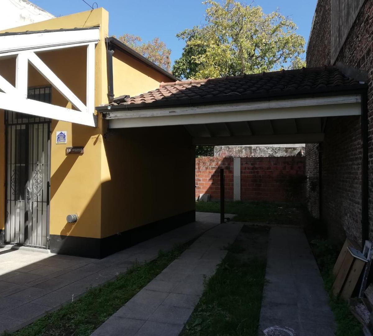 VENTA CASA EN ADROGUE 4 AMBIENTES CON PARRILLA