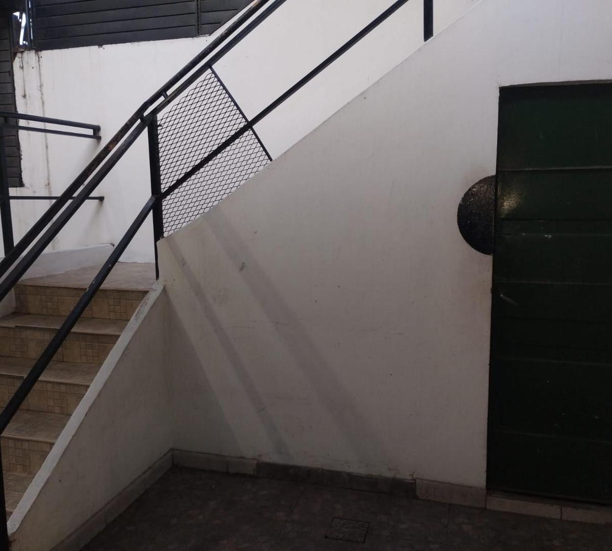 Venta Casa Dos Plantas en Rafael Calzada 4