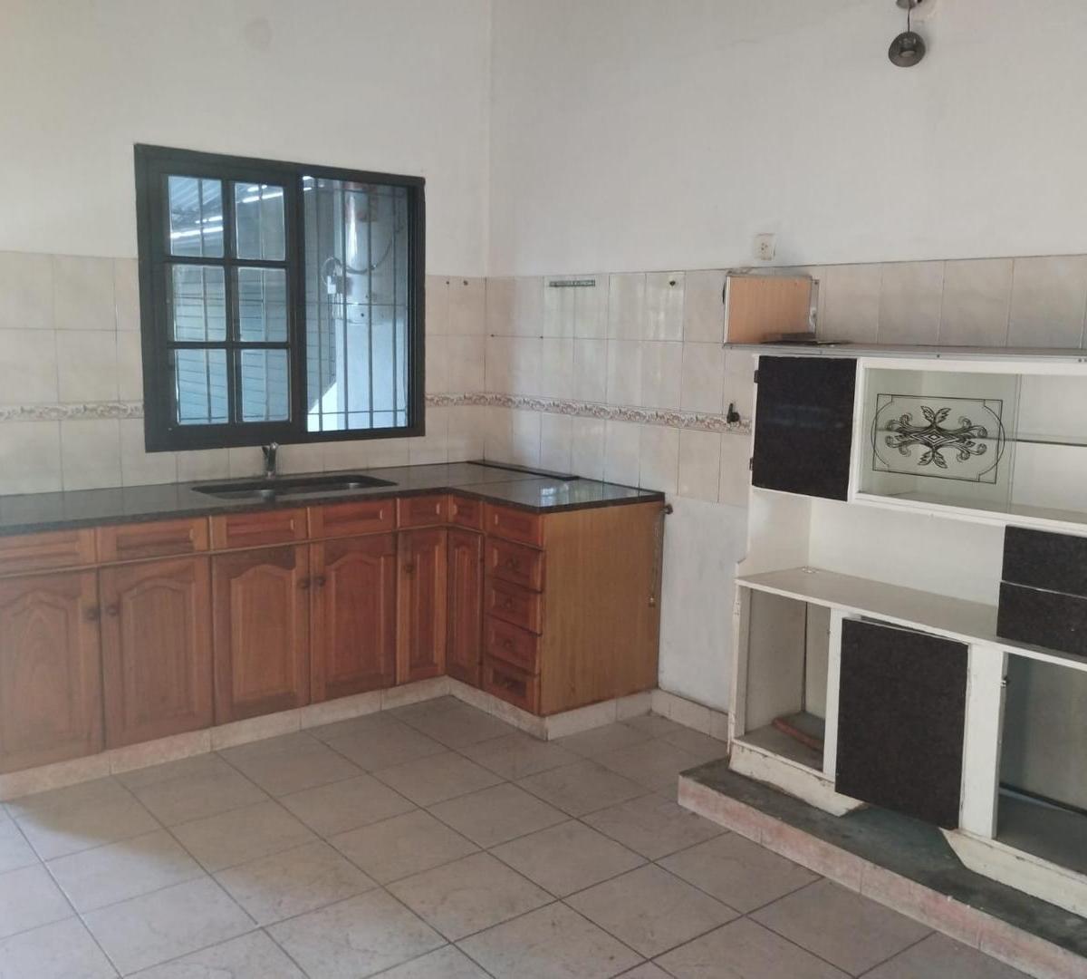 Venta Casa Dos Plantas en Rafael Calzada 2