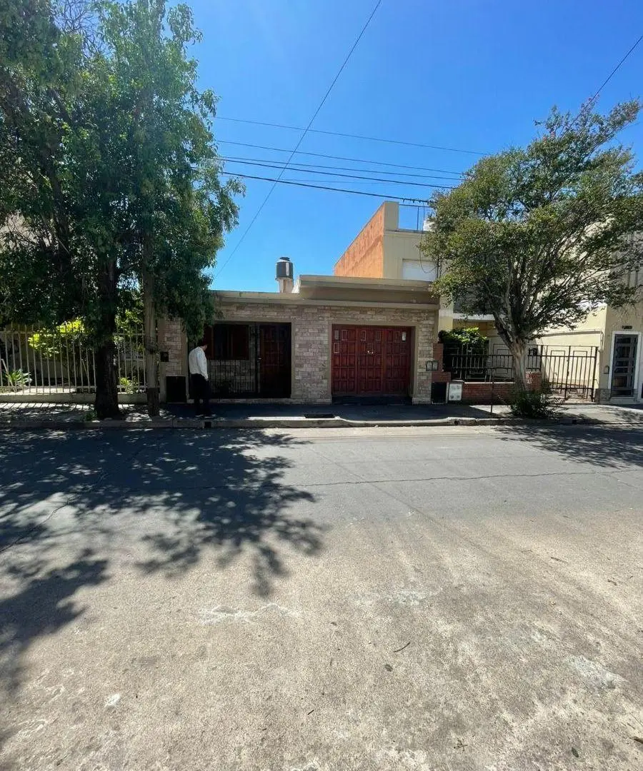 Casa en venta – 3 dormitorios con cochera | A metros de B° General Paz 3