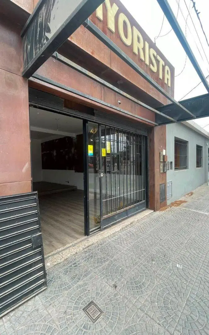 LOCAL COMERCIAL SOBRE AV. ALEM | 80 M² | SIN EXPENSAS | ALTA EXPOSICIÓN COMERCIAL 1