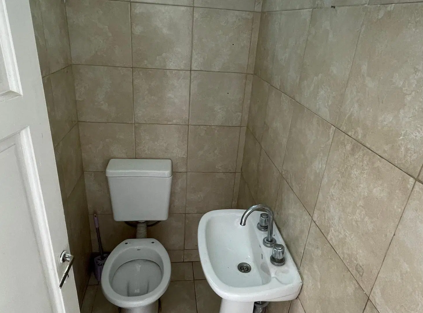 ALQUILO LOCAL COMERCIAL SOBRE AVENIDA SANTA ANA 1600 3