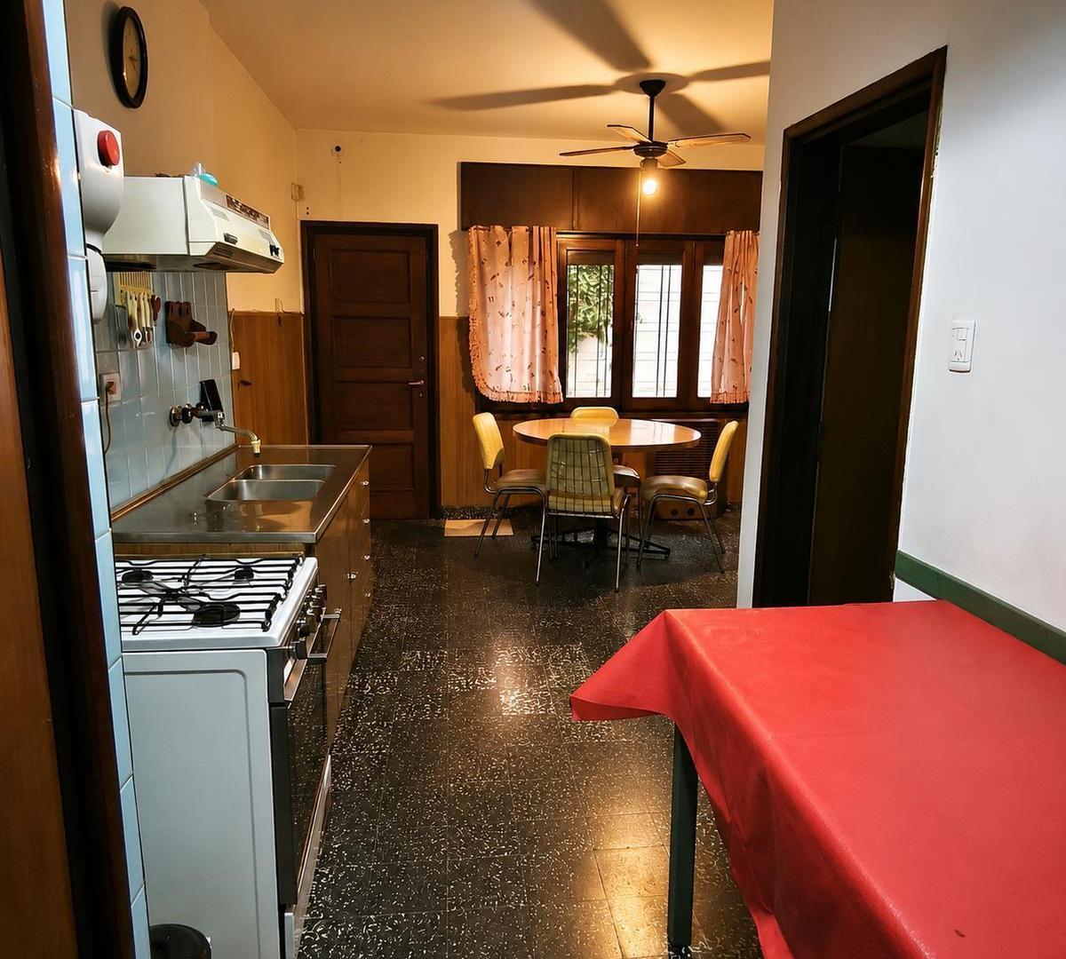 Foto de Alquiler casa a 4 cuadras del Patio Olmos - 2 dormitorios + escritorio, imagen 1