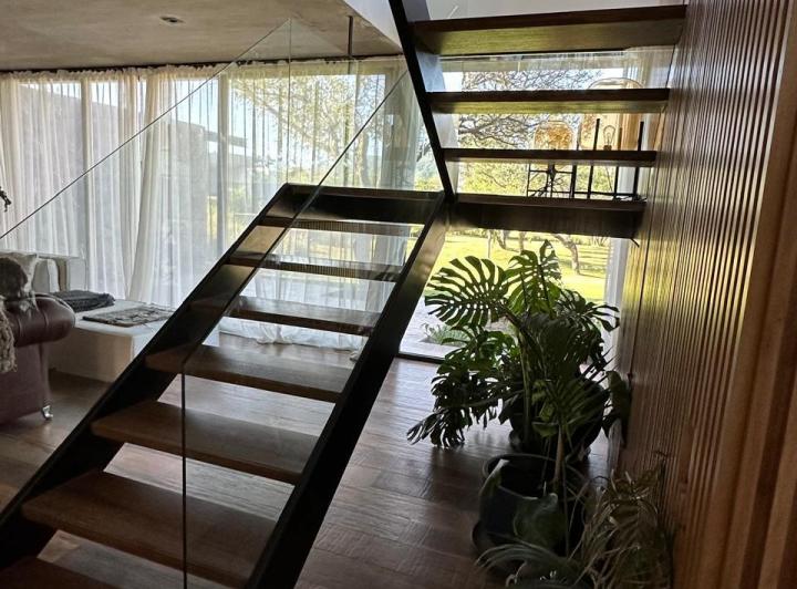 CASA DE CATEGORÍA EN LA ARBOLADA  2