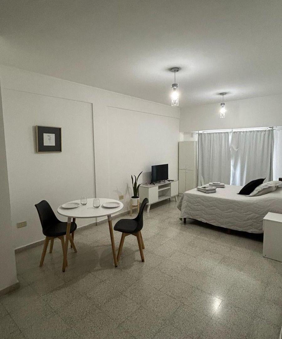 Departamento de 34 m² en alquiler temporal en La Plata. A pasos del Hospital Español.