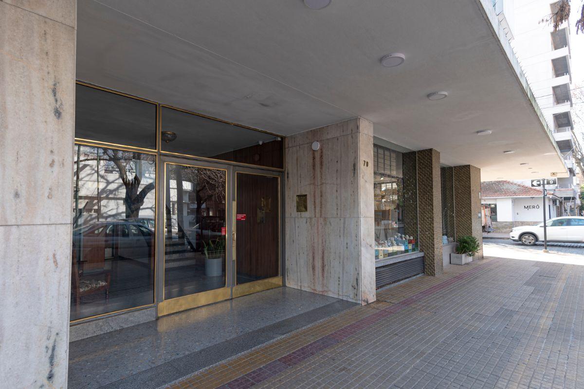 Foto de Departamento de 60 m² con 2 dormitorios en alquiler en 42 esq 9, imagen 2