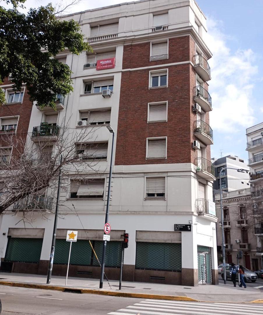 3 AMBIENTES en Av. Martin Garcia y Defensa - APTO PROFESIONAL