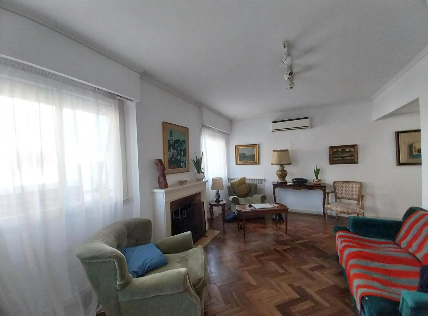 PISO con balcón perimetral en Juncal y Esmeralda 2