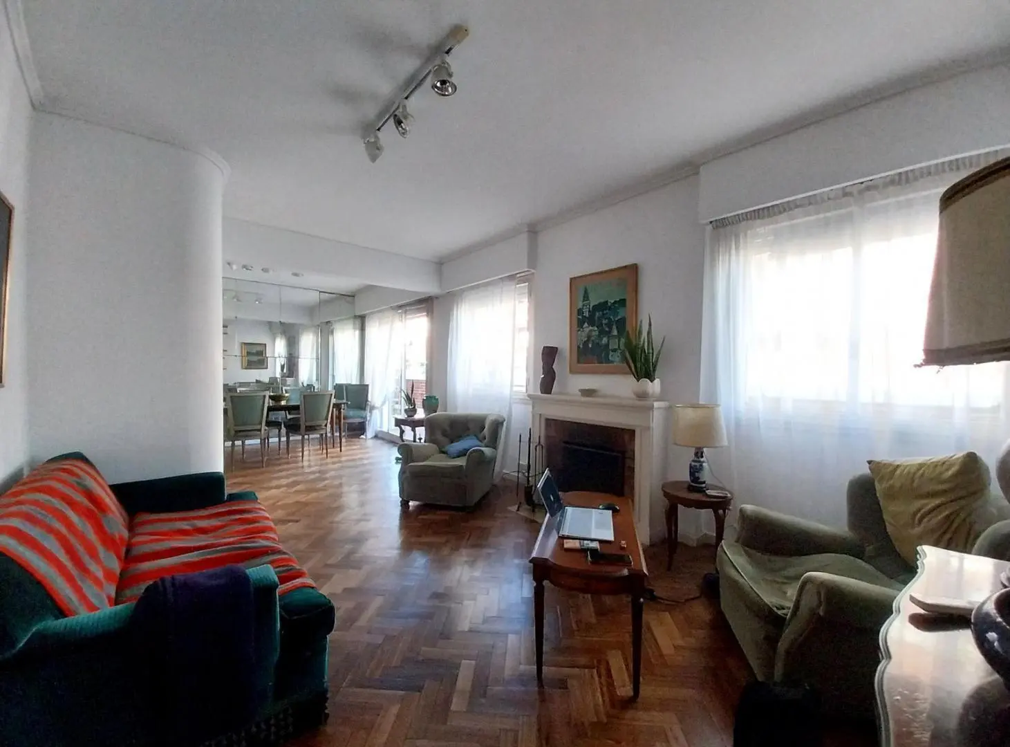 PISO con balcón perimetral en Juncal y Esmeralda 3