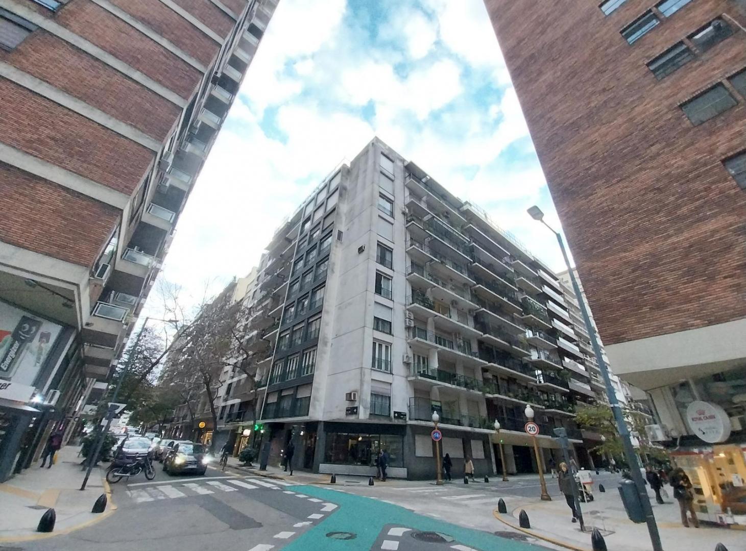 PISO con balcón perimetral en Juncal y Esmeralda