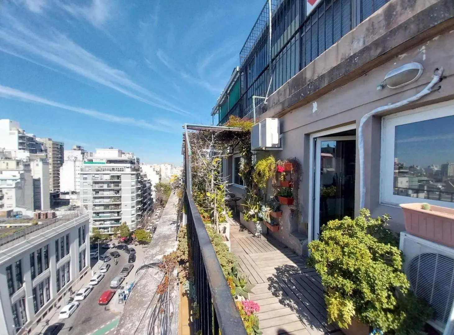 Semipiso con balcón terraza - esquina Av. Martin Garcia 3