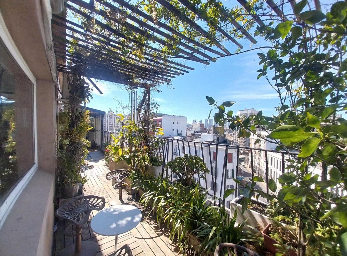 Semipiso con balcón terraza - esquina Av. Martin Garcia
