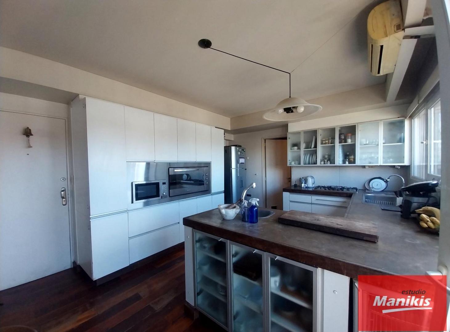 Foto de Semipiso 150 m2 con balcón perimetral aterrazado- esquina Av. Martin, imagen 1
