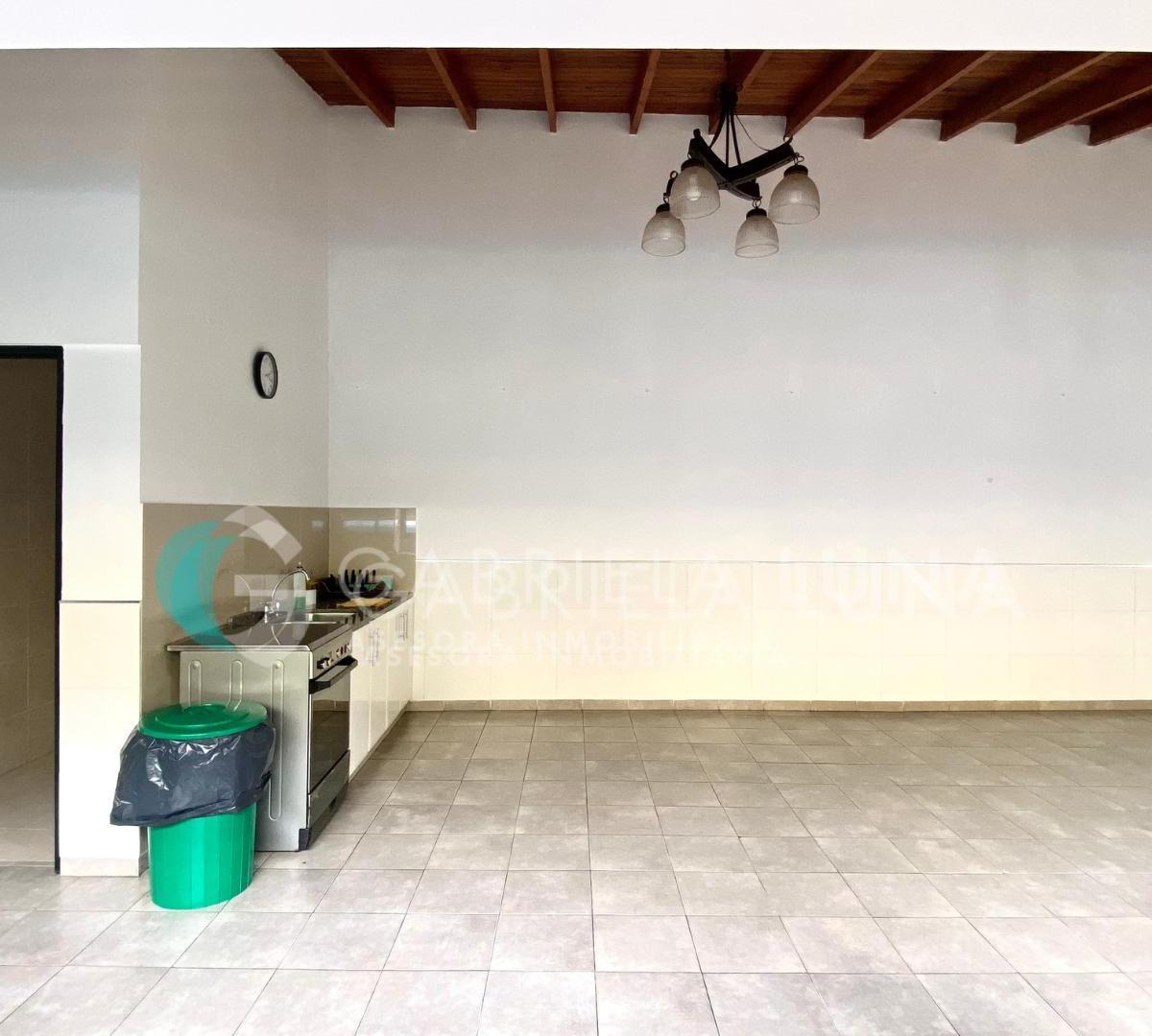 Foto de VENTA 2 AMBIENTES - CON PATIO SUPER AMPLIO - BARRACAS CRISTAL, imagen 2