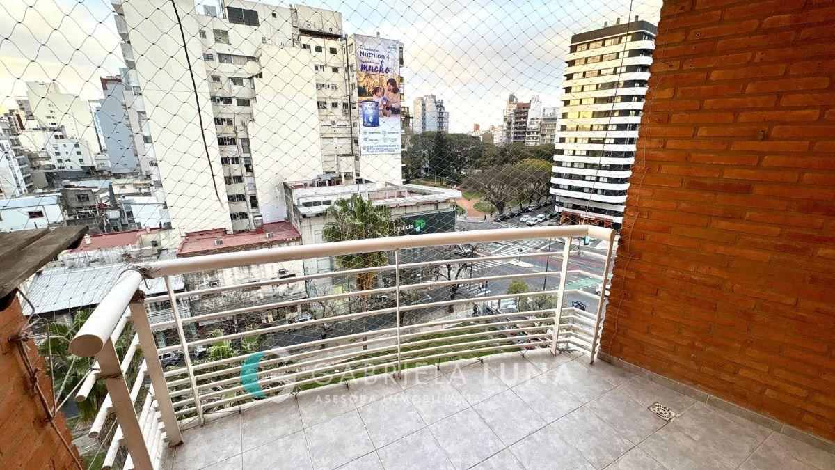 Foto de ALQUILER 3 AMBIENTES CON PALIER PRIVADO - BALCÓN Y COCHERA - SAAVEDRA, imagen 2