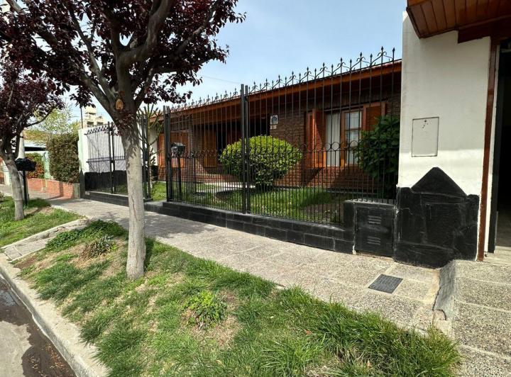 Alquiler casa amplia en Santa Genoveva 1