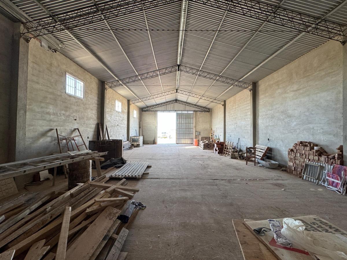 Foto de ALQUILER – GALPÓN 200 m2 CON OFICINA – PARQUE INDUSTRIAL CENTENARIO, imagen 3