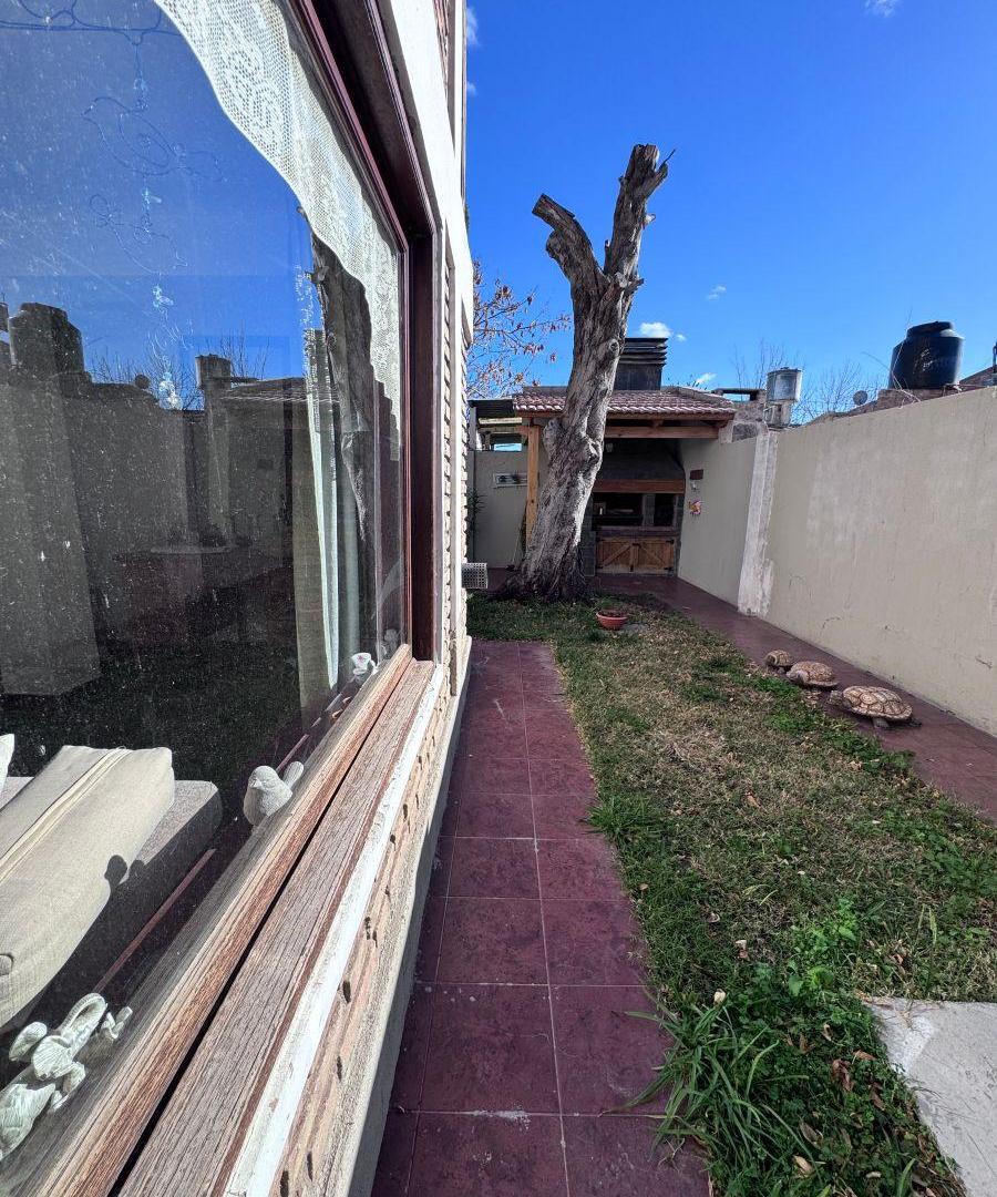 VENTA DUPLEX DOS DORMITORIOS, QUINCHO PARRILLA / LOCAL CON GABINETE