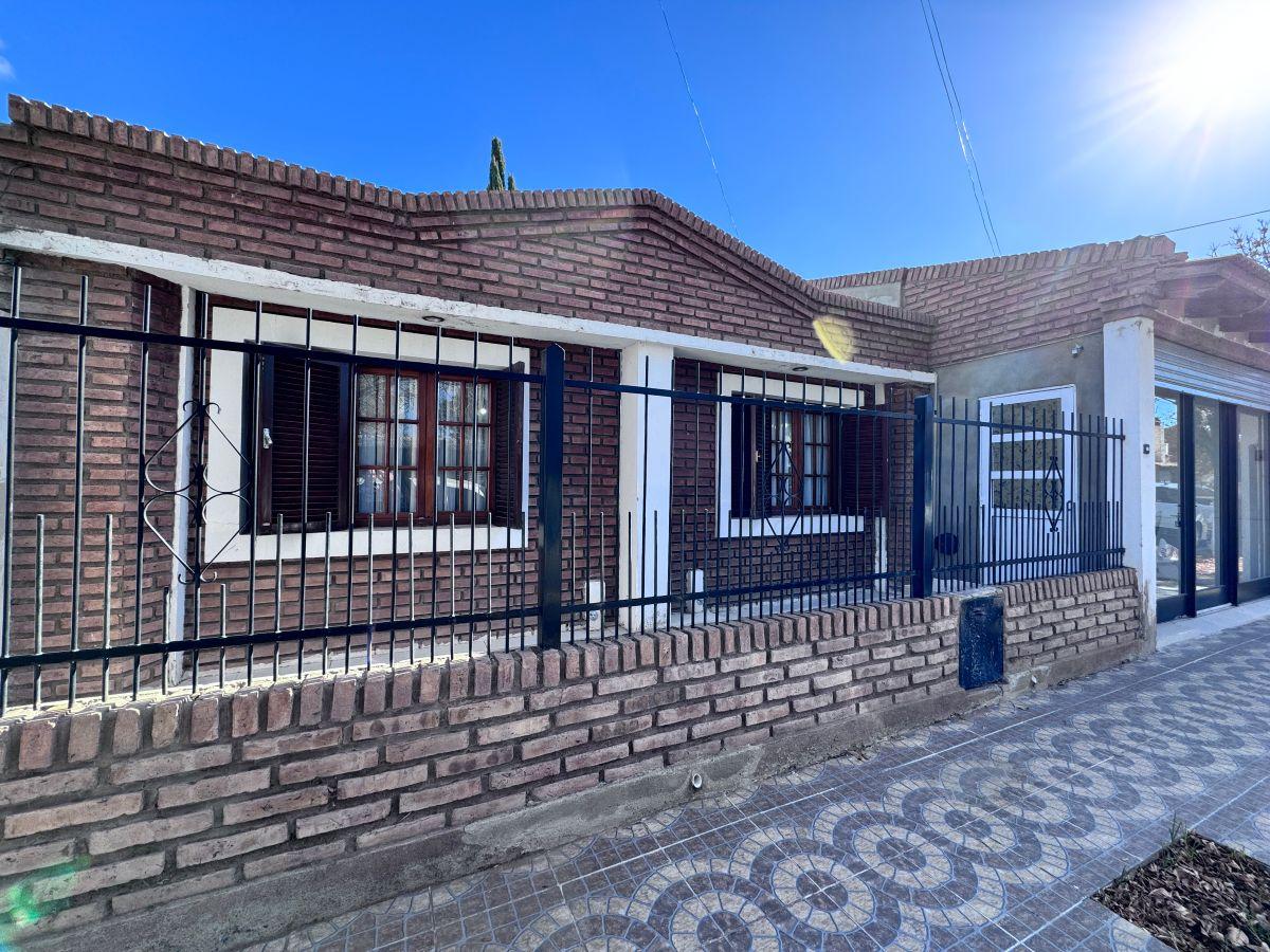 VENTA DUPLEX DOS DORMITORIOS, QUINCHO PARRILLA / LOCAL CON GABINETE