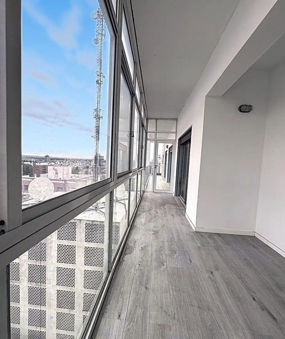 VENTA SEMIPISO 4 DORMITORIOS/ COCHERA 5