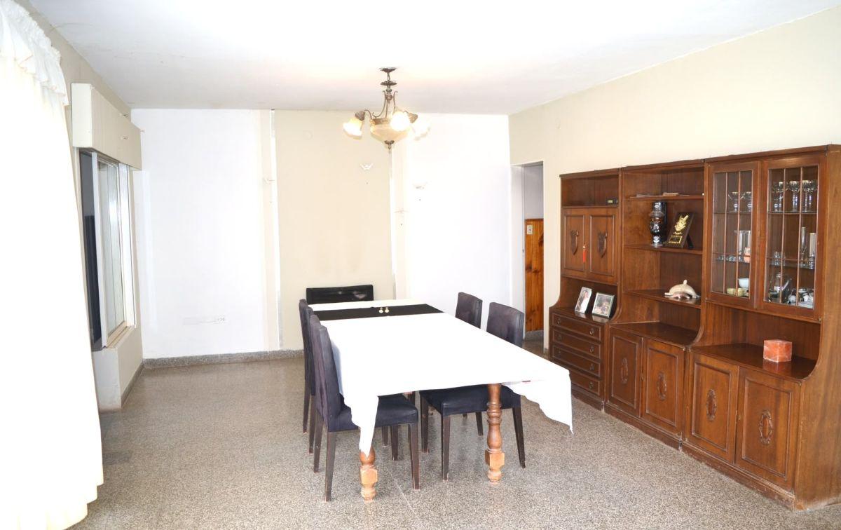 Foto de OPORTUNIDAD CASA + DOS DEPARTAMENTOS, imagen 1