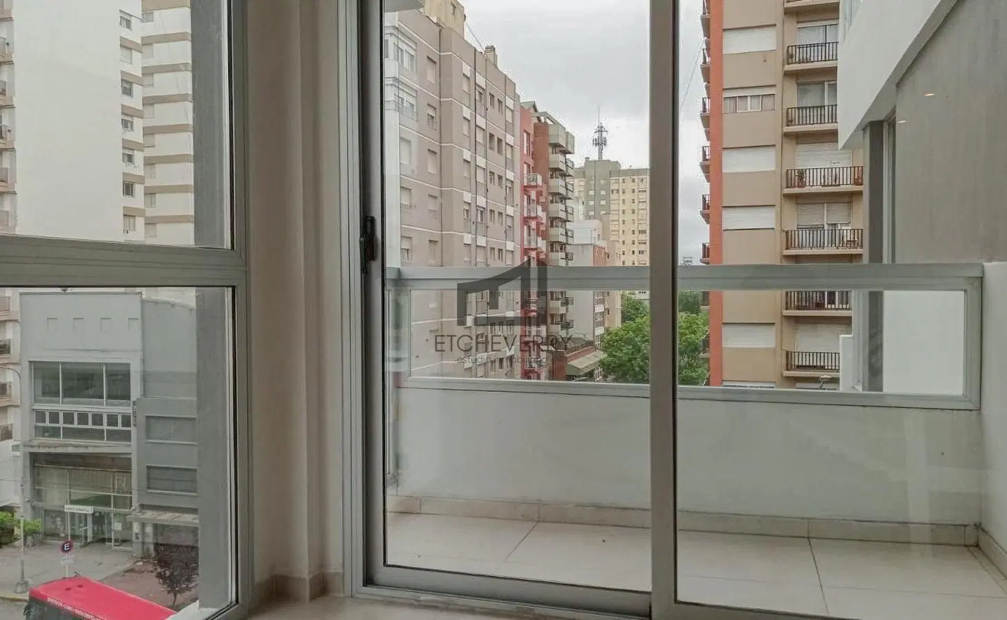 Alquiler 2 ambientes Departamento en Centro 3