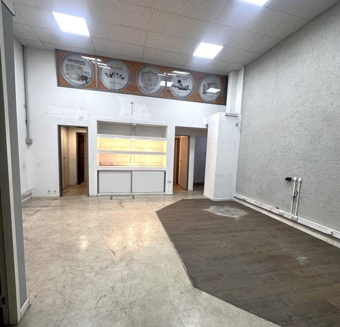 Foto de ALQUILER Local 170m2 con vidriera - Privados/oficinas - Barrio Alberdi, imagen 2