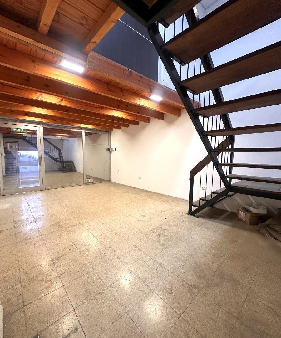 Local 160m² c/ Vidriera - 5 Privados/oficinas - Barrio Alberdi