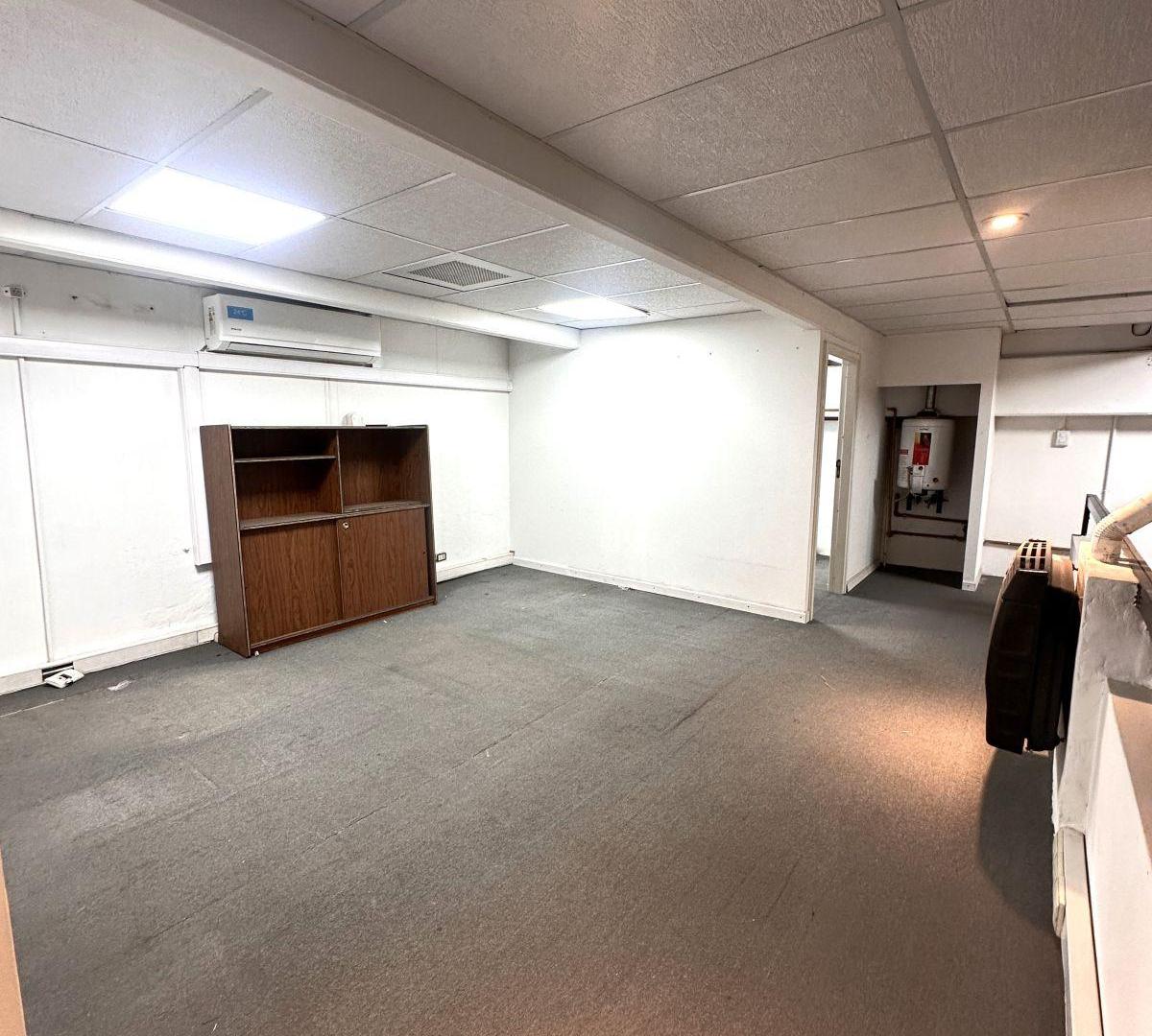 Foto de ALQUILER Local 170m2 con vidriera - Privados/oficinas - Barrio Alberdi, imagen 1