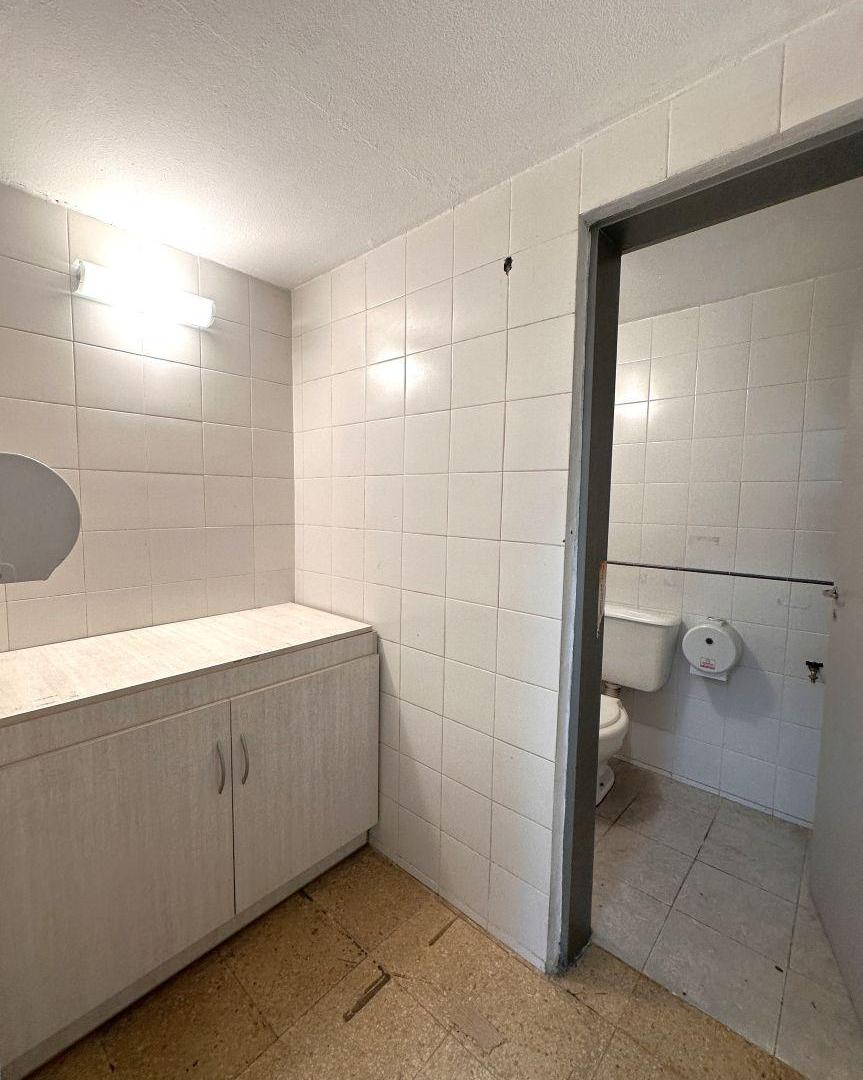 Foto de ALQUILER Local 170m2 con vidriera - Privados/oficinas - Barrio Alberdi, imagen 3